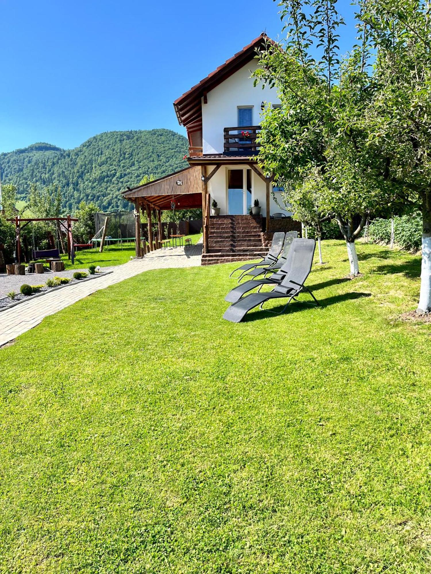 Casa De Sub Hora Villa Zarnesti Exterior photo